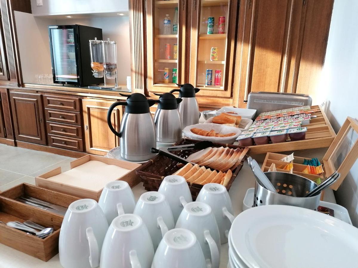 Hotel Le Dormeux Mehun-sur-Yevre Екстериор снимка