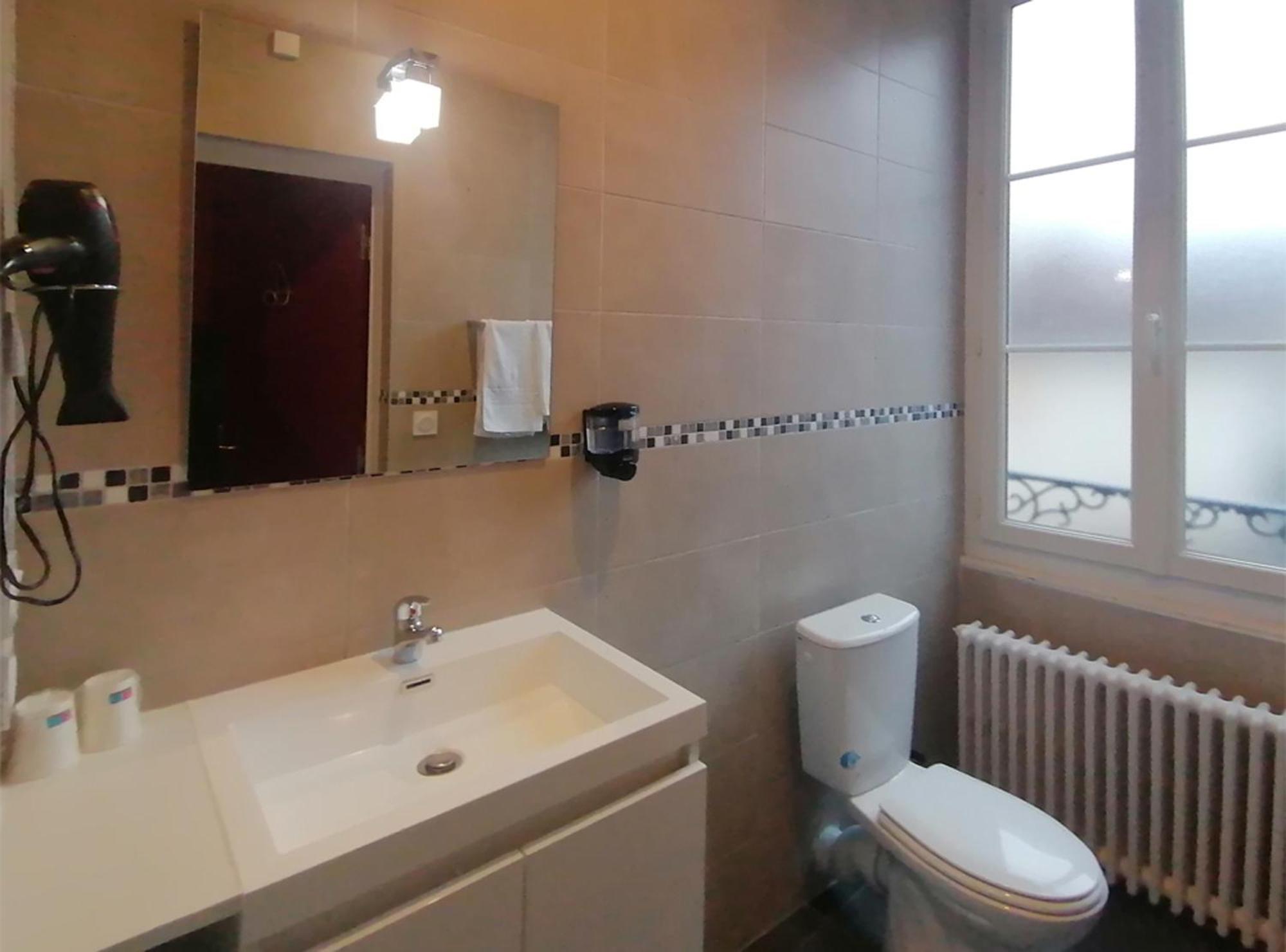 Hotel Le Dormeux Mehun-sur-Yevre Екстериор снимка