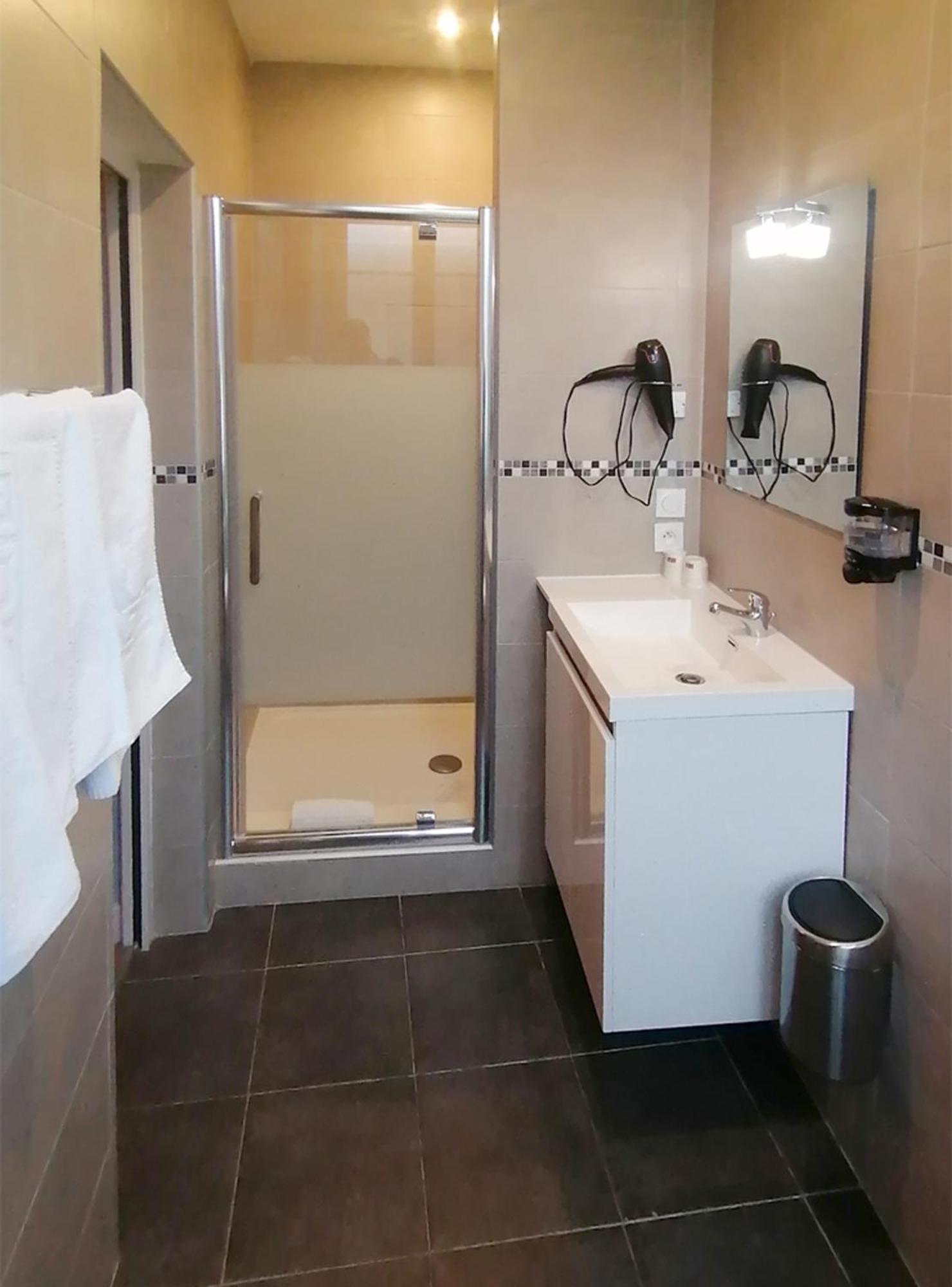 Hotel Le Dormeux Mehun-sur-Yevre Екстериор снимка
